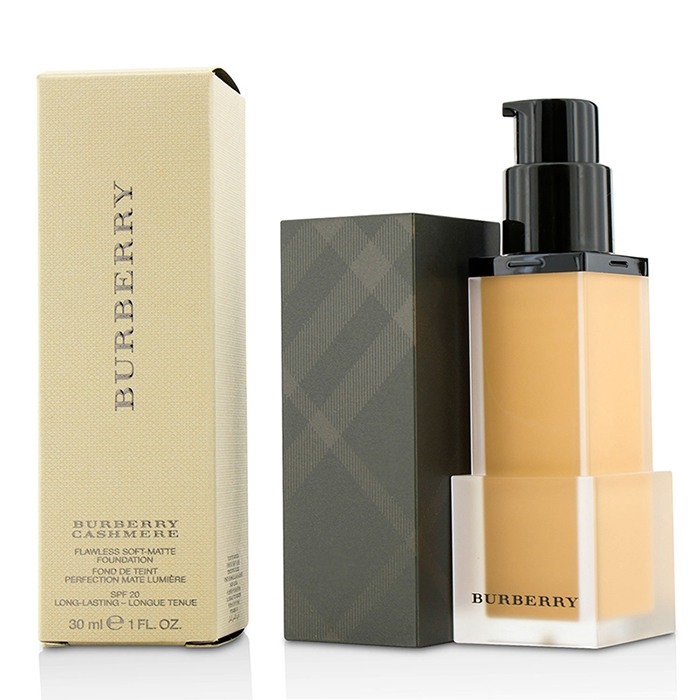 Burberry / Cashmere Flawless Soft Matte Foundation Warm 